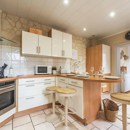 Appartement Nouveau - Faubourg National - En Face De La Gare Straatsburg