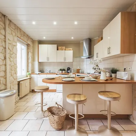 Nouveau - Faubourg National - En Face De La Gare *