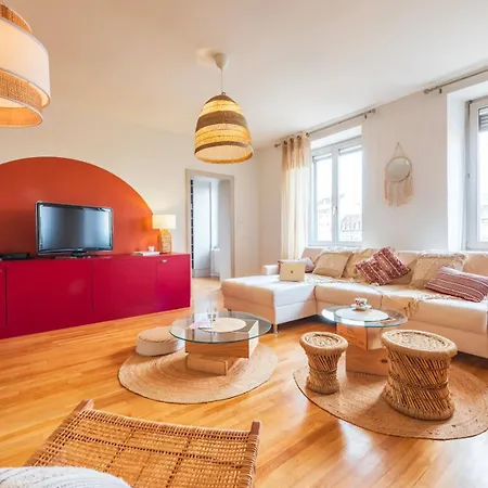 Nouveau - Faubourg National - En Face De La Gare *